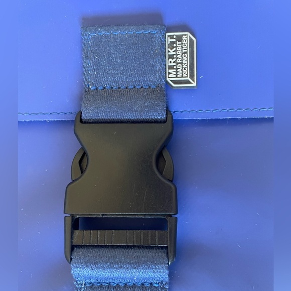 Mad Rabbit Kicking Tiger Kel Briefcase - Picture 5 of 9